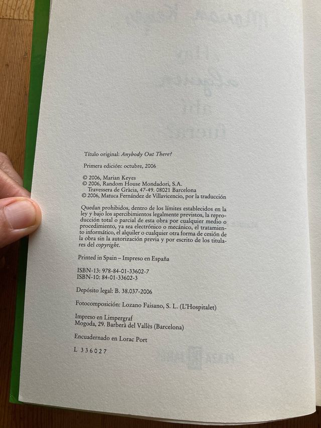 Hay alguien ahi fuera?/ Anybody out There? (Spa...