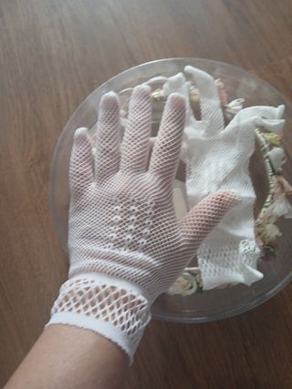 Corona y guantes de comunión o ceremonia
