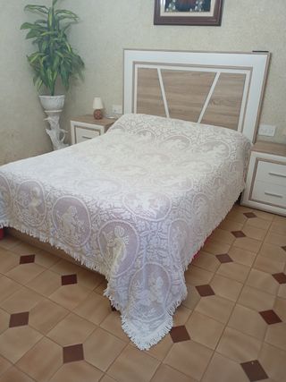 Colcha antigua hecha en antiguo telar crochet