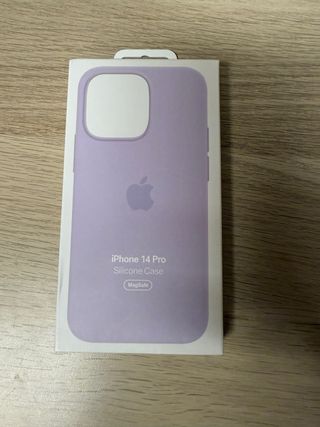 Custodia per iPhone 14 Pro in silicone MagSafe lilla