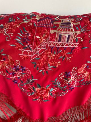 Mantoncillo Rojo Bordado