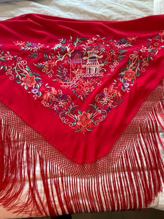 Mantoncillo Rojo Bordado