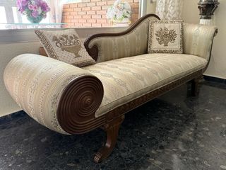 Sofa y divan de seda y madera estilo Luis XV