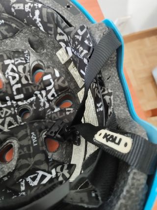 Casco Kali bicicleta montaña skate azul