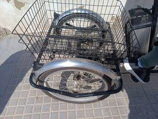 Bicicleta eléctrica de tres ruedas