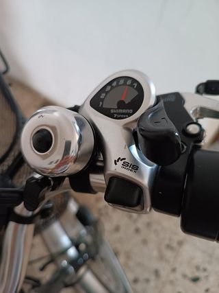 Bicicleta eléctrica de tres ruedas