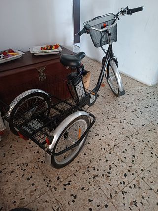 Bicicleta eléctrica de tres ruedas