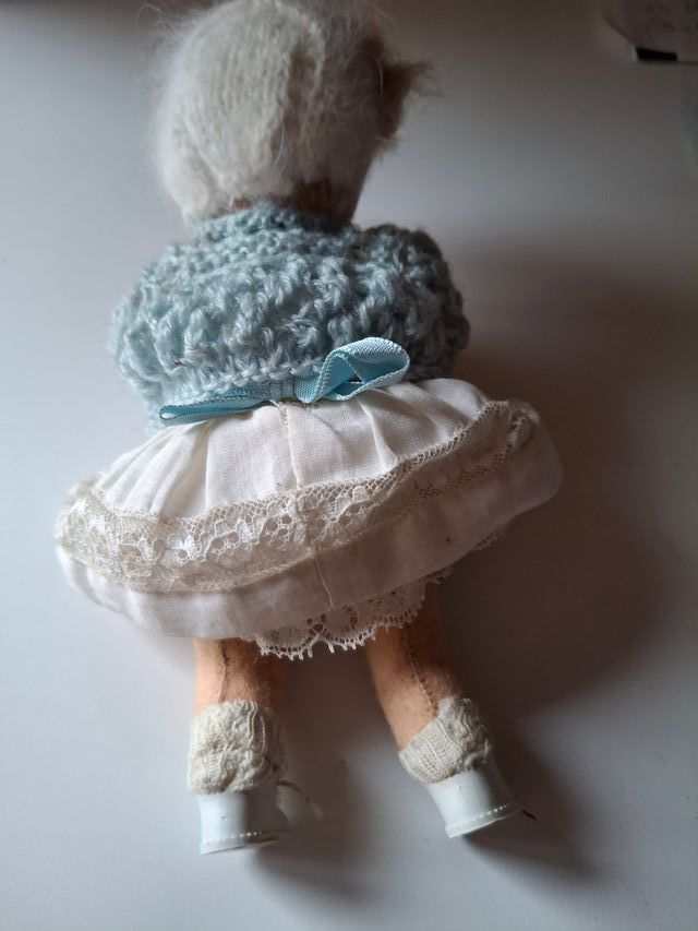 BAMBOLA ANTICA IN FELTRO