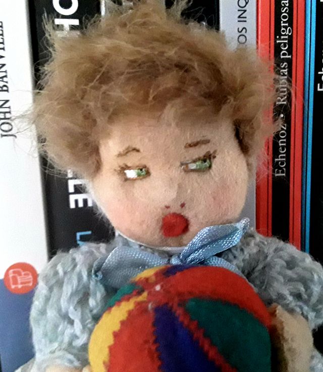 BAMBOLA ANTICA IN FELTRO