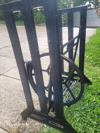 Pie de maquina de coser antigua