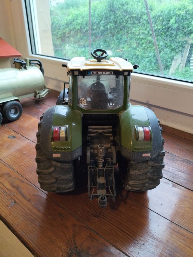 Tractor Fendt 1050 RC