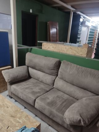 Sofá beige microfibra - Cómodo