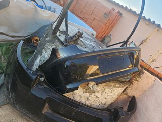 Paragolpes trasero megan i el otro es bmw serie 1