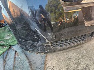 Paragolpes trasero megan i el otro es bmw serie 1