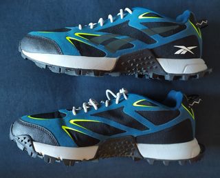 Zapatillas Reebok de trekking.