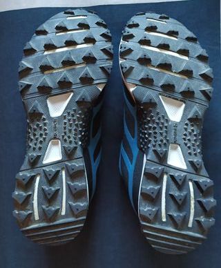 Zapatillas Reebok de trekking.