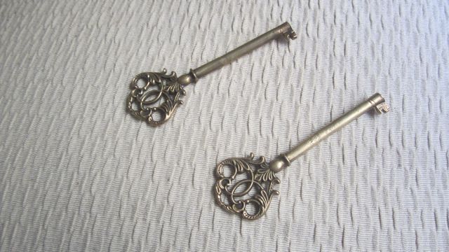 LLAVES DE BRONCE PARA MUEBLES ANTIGUAS