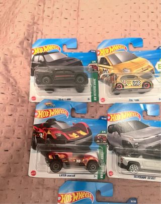 5 Hot Wheels nuevos coleccionables