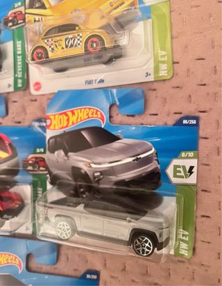 5 Hot Wheels nuevos coleccionables