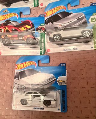 5 Hot Wheels nuevos coleccionables