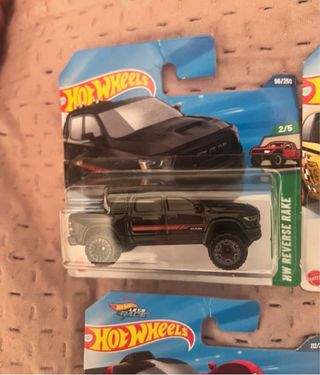 5 Hot Wheels nuevos coleccionables