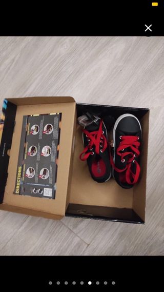 Zapatillas Heelys con ruedas. N30