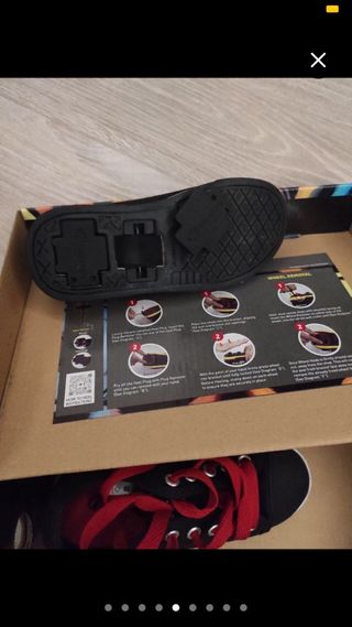 Zapatillas Heelys con ruedas. N30