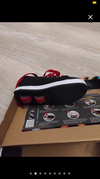 Zapatillas Heelys con ruedas. N30