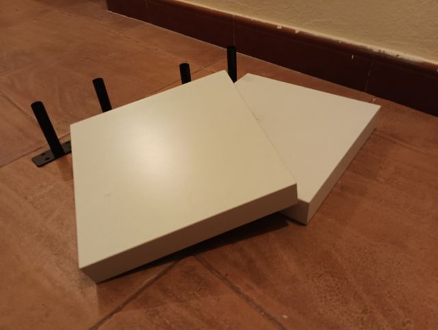 3 × 10€ baldas blancas de madera,