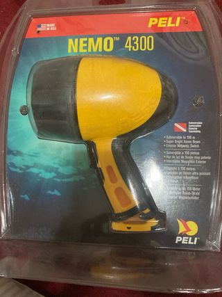Peli Nemo 4300 - Linterna Subacuática