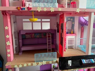 Casa muñecas barbie en muy buenas condiciones 