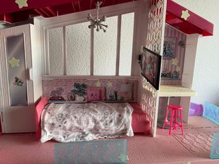 Casa muñecas barbie en muy buenas condiciones 