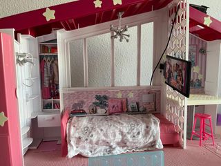 Casa muñecas barbie en muy buenas condiciones 