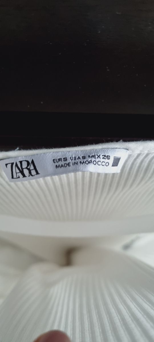 Vestido blanco de verano de Zara.