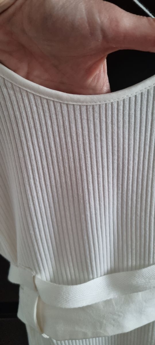 Vestido blanco de verano de Zara.