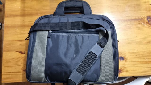 Portátil Lenovo ThinkPad T60 y maletín 