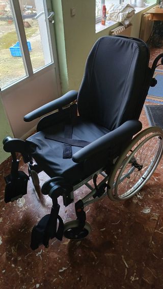 Silla de ruedas apenas usada.