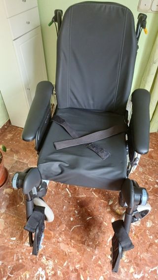 Silla de ruedas apenas usada.