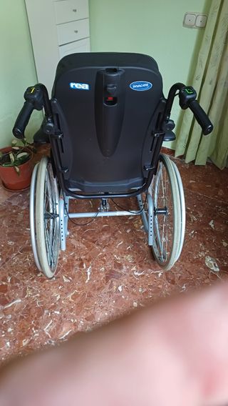Silla de ruedas apenas usada.