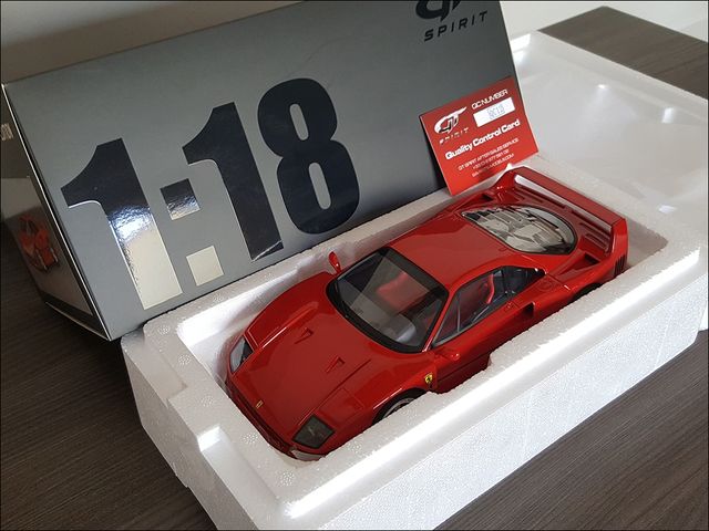 Ferrari F40 GT Spirit 1:18 maqueta