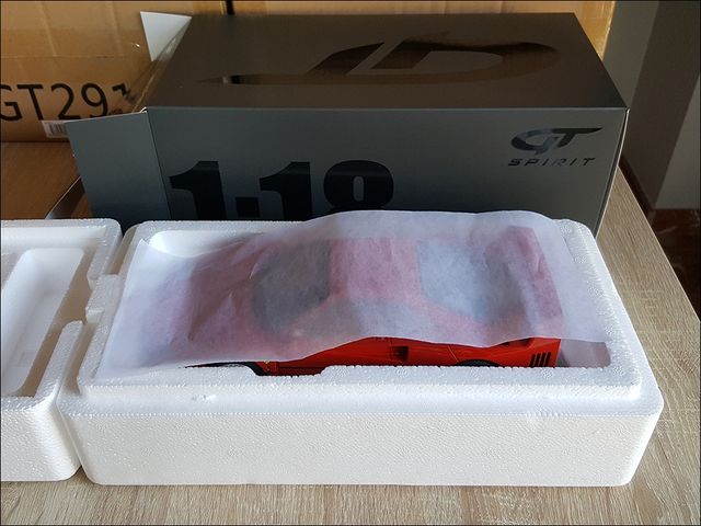 Ferrari F40 GT Spirit 1:18 maqueta