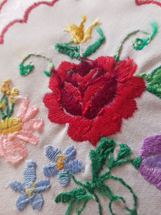 Centrini ricamo ungherese