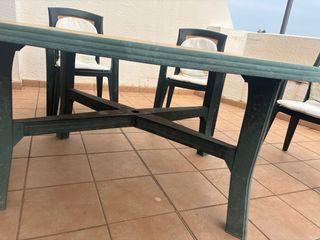 Mesa+4 sillas resina exterior