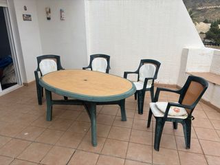 Mesa+4 sillas resina exterior