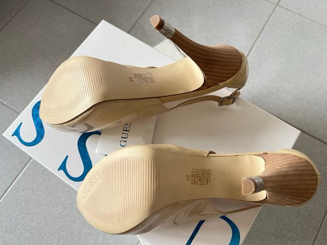 Décolleté GUESS beige vernice