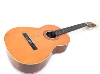 Guitarra Admira Clásica menina
