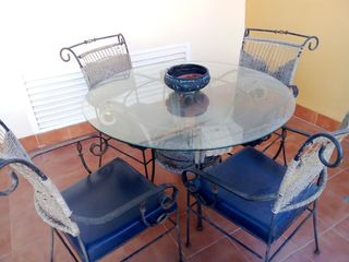 Mesa cristal + 4 sillas forja exterior,