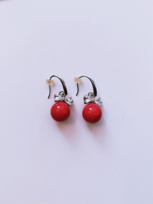 Pendientes rojos con lazo