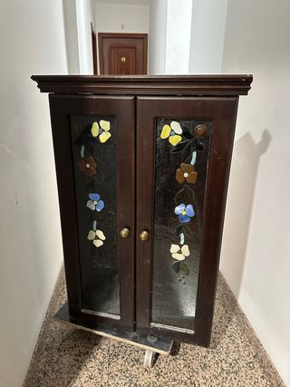 Mueble baño vintage con flores