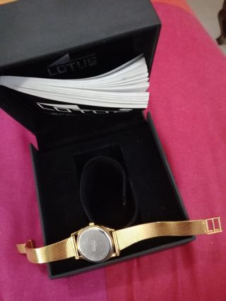 Reloj Lotus dorado